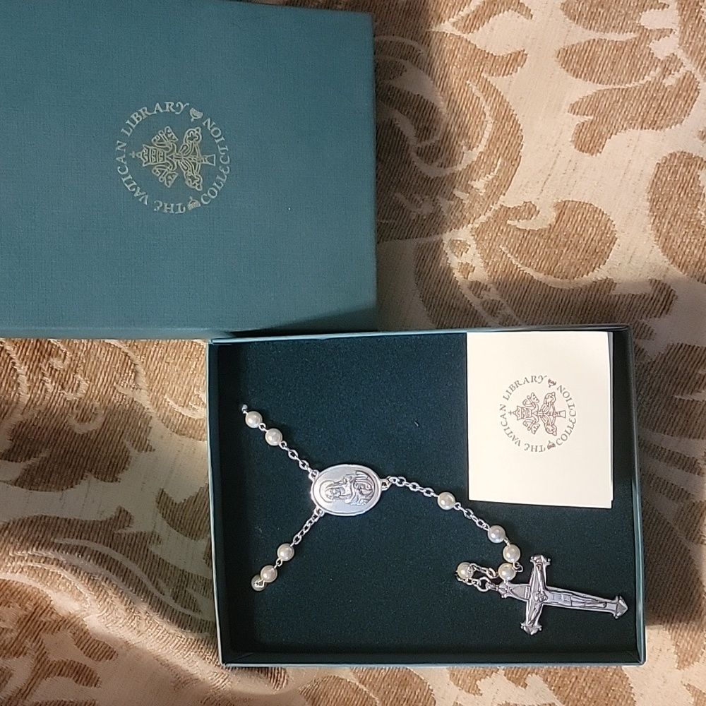 The Vatican Library Collection Faux Pearl Rosary New in Box